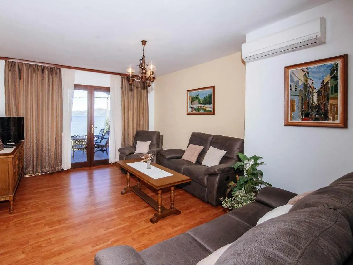 Holiday Home Mira Mali Iž